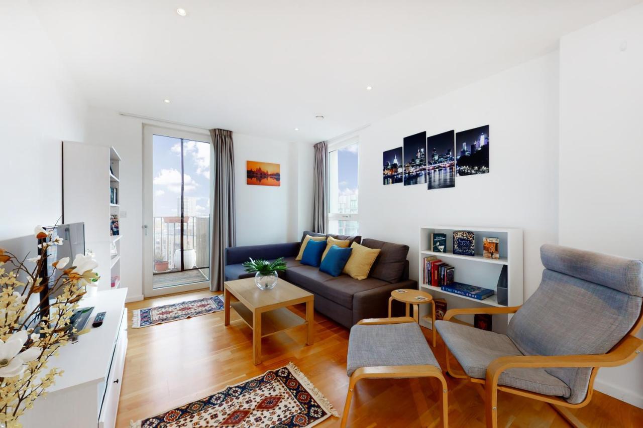 Lovely 2 Bedroom Flat With Balcony In Stratford Londra Esterno foto