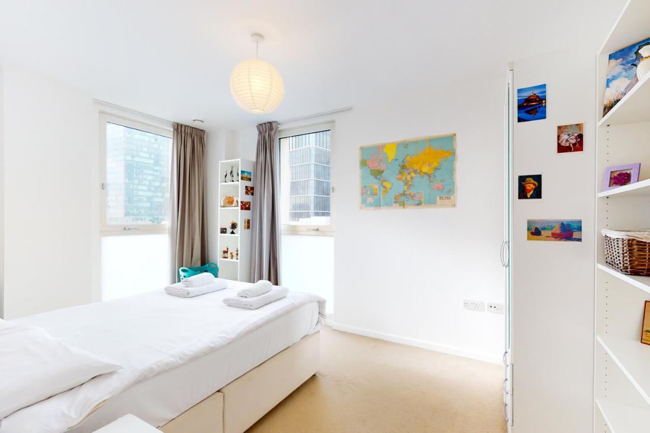 Lovely 2 Bedroom Flat With Balcony In Stratford Londra Esterno foto