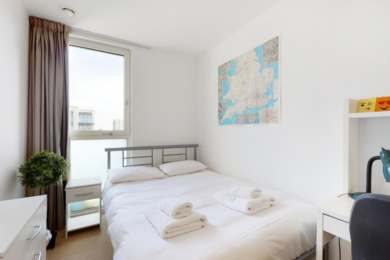 Lovely 2 Bedroom Flat With Balcony In Stratford Londra Esterno foto