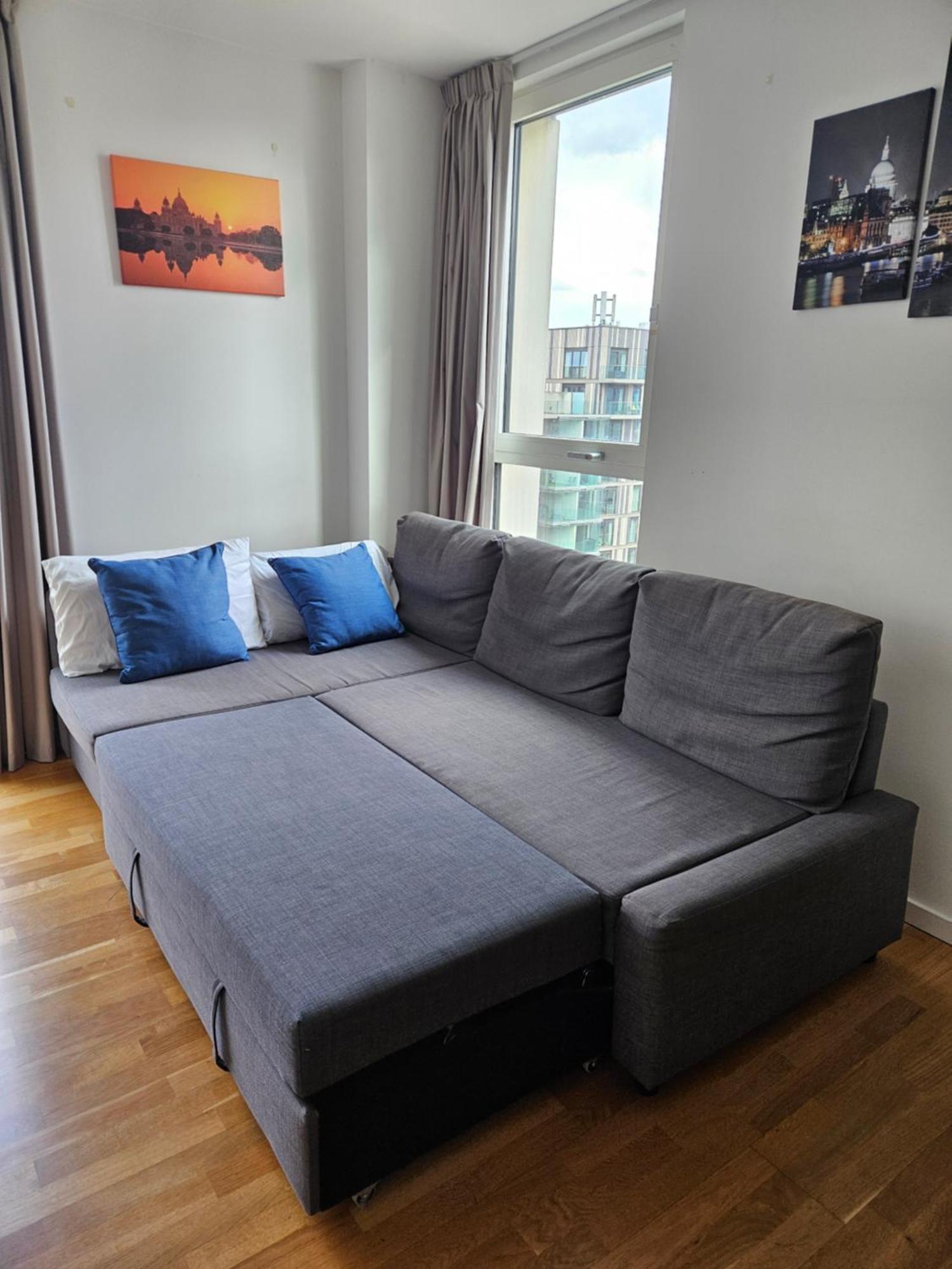 Lovely 2 Bedroom Flat With Balcony In Stratford Londra Esterno foto